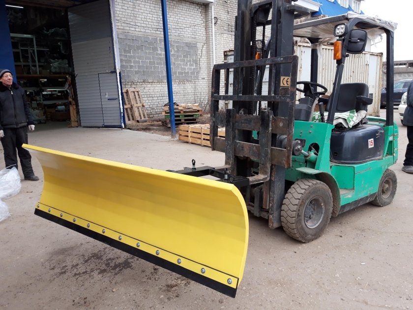 Снеговой отвал на вилочный погрузчик