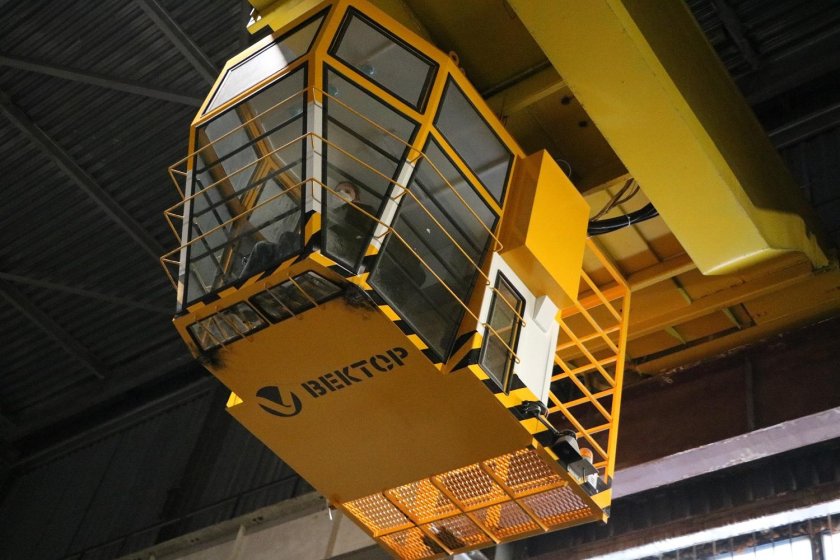 Машинист крана (крановщик мостового крана)