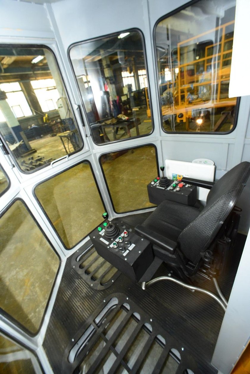 Кабина крана СБК 1 внутри