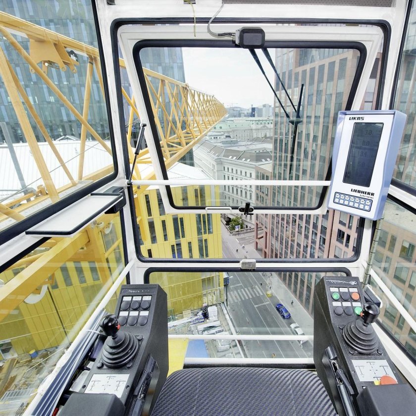 Башенный кран Liebherr кабина
