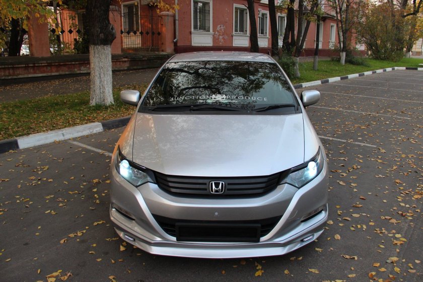 Honda Insight на решетке