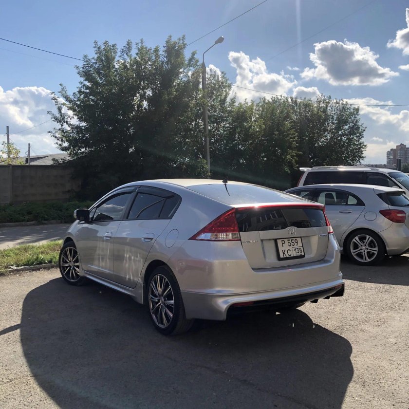 Honda Insight 2023 темно синяя