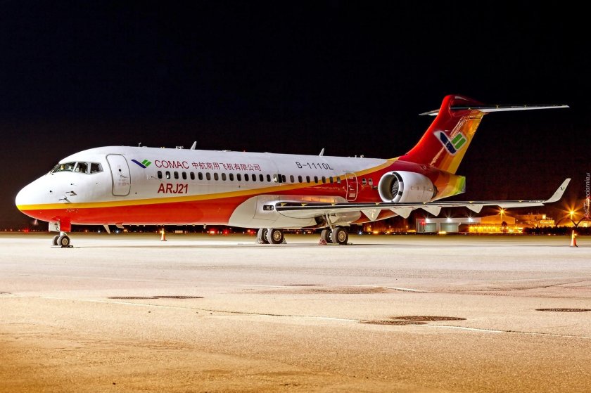 Comac arj21 XIANGFENG самолет