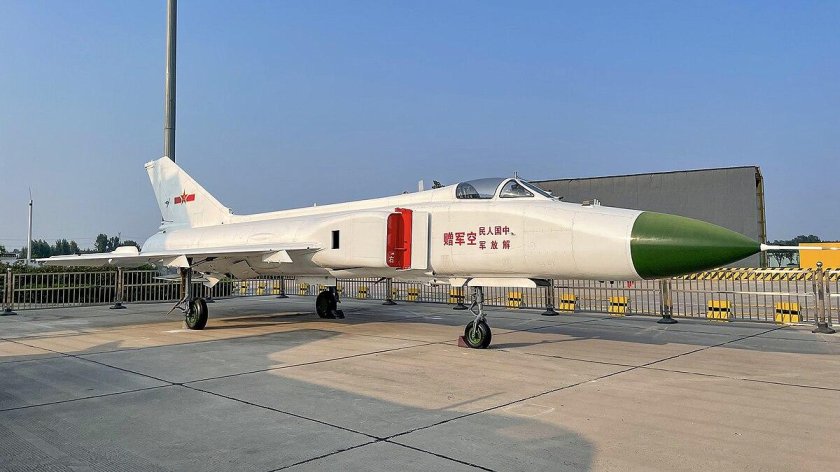 Самолет военный