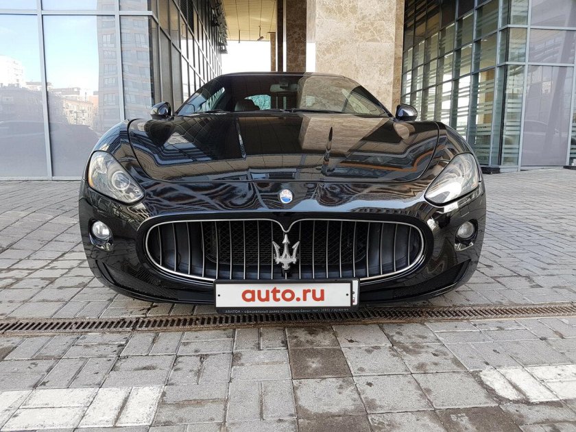 Черная мазерати