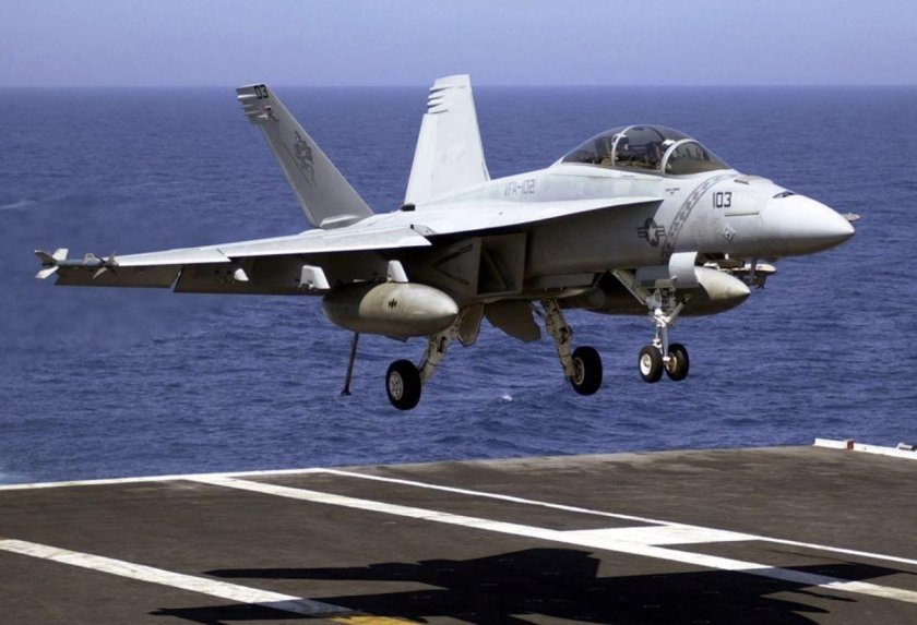 Истребитель f/a-18e/f super Hornet