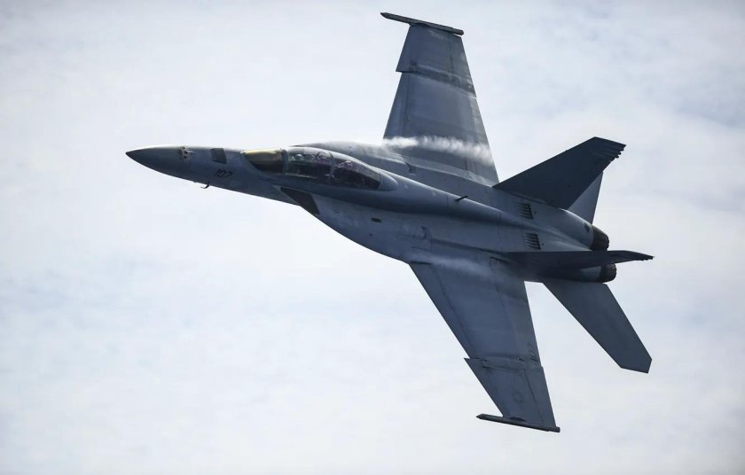 F 18 истребитель