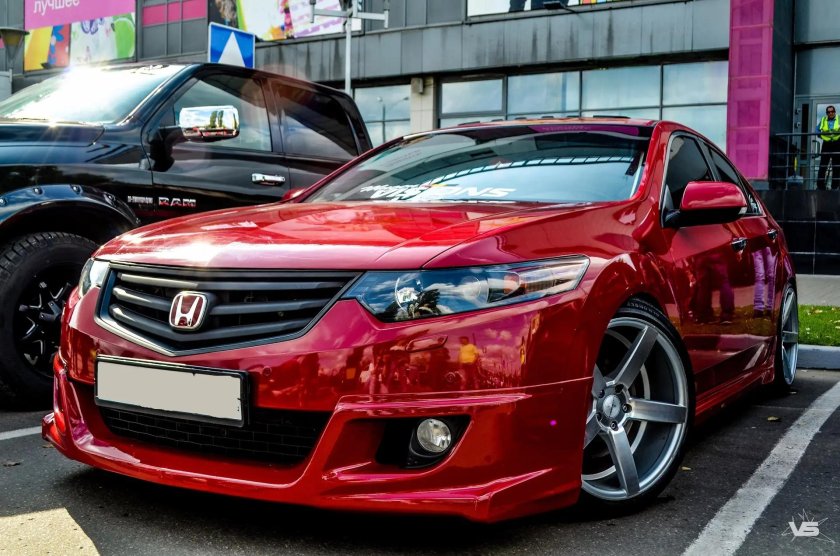 Honda Accord 8 красный