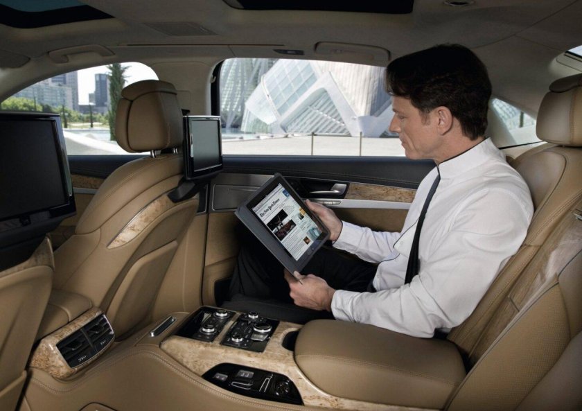 Бизнесмен в машине