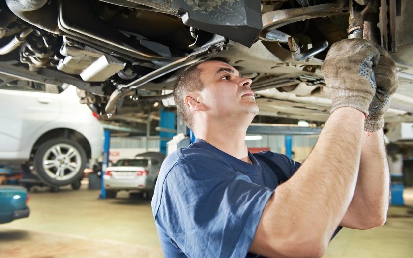 Сотрудники автосервиса