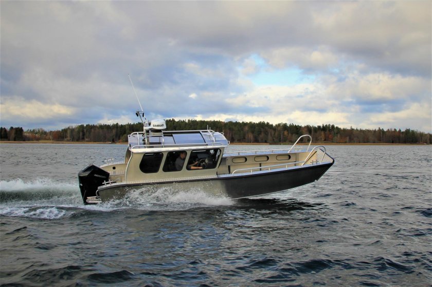 Катер моторный