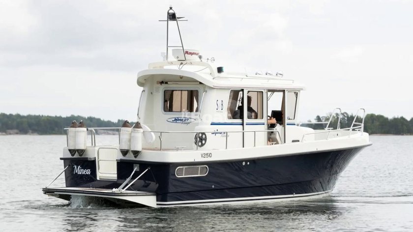 Стальная моторная яхта «Борей-24»