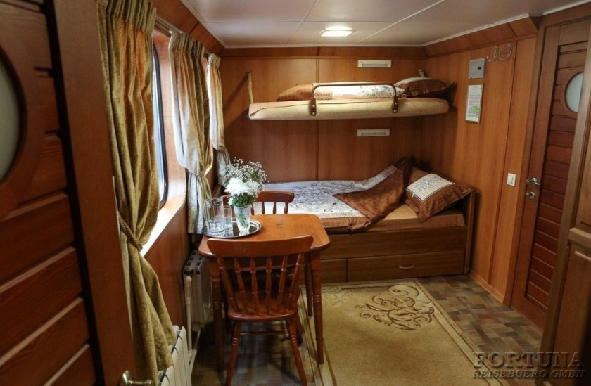 Жуков теплоход полулюкс каюта