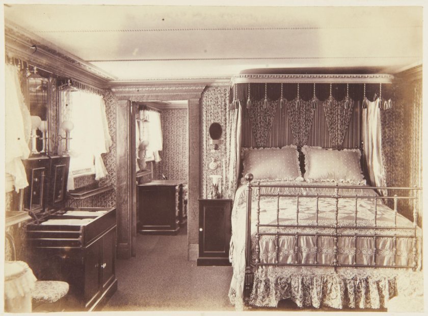 Теплоход Адмирал Нахимов