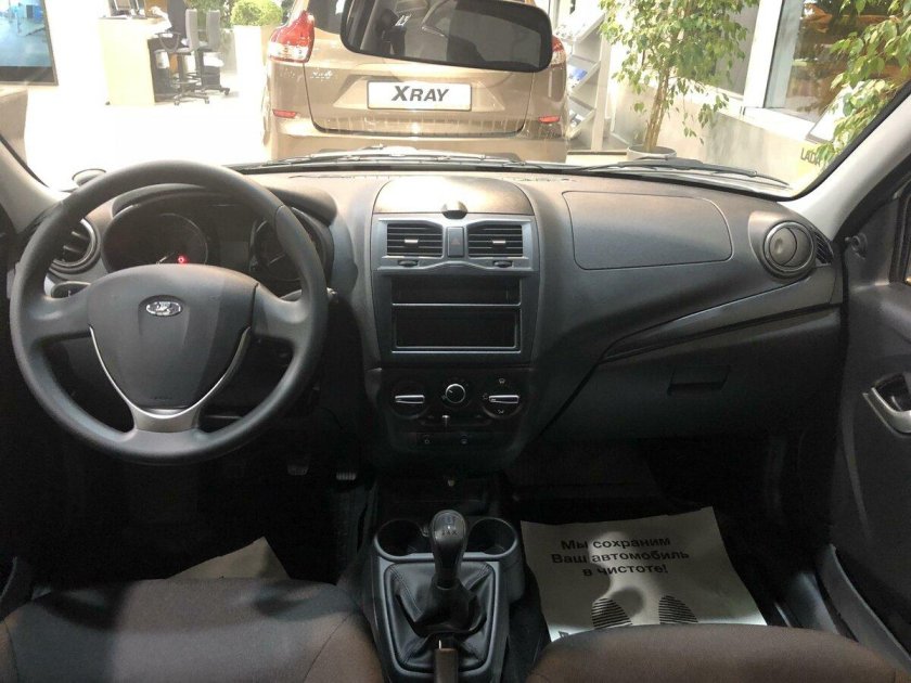 Фото Лада Гранта седан в новом кузове комплектации Люкс