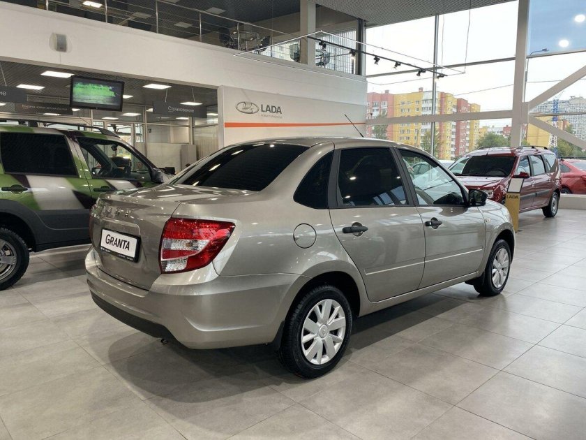 Лада Гранта седан 2022