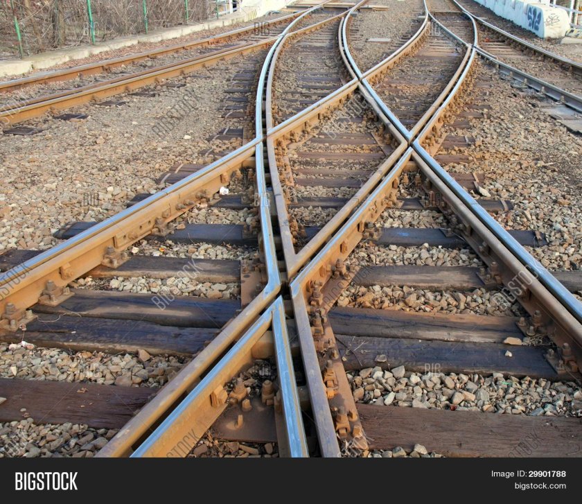 Рельсы пересечение