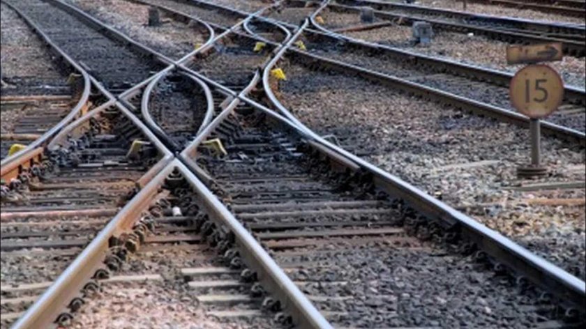 Стрелки на рельсах