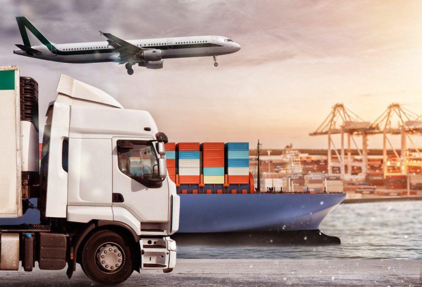 Грузовик и самолет