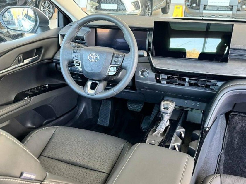 Новая тойота камри 2025