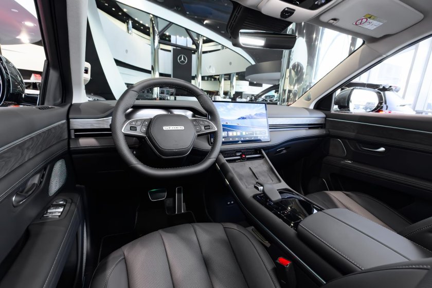 Автомобиль seres