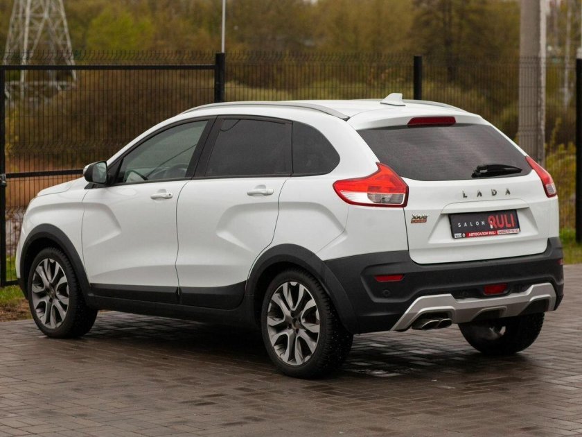 Lada xray cross
