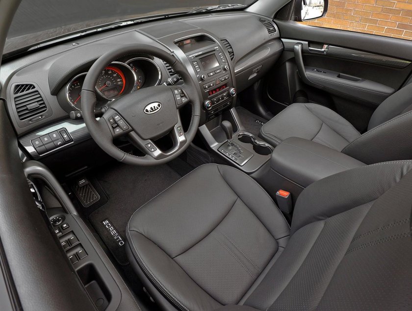 Kia Sorento 2011 салон