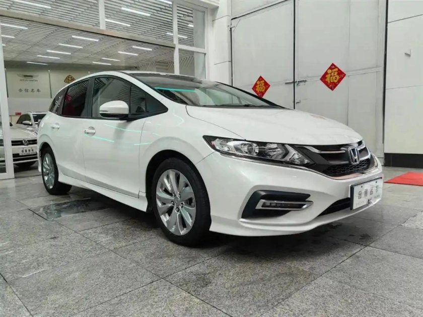 Белая хонда