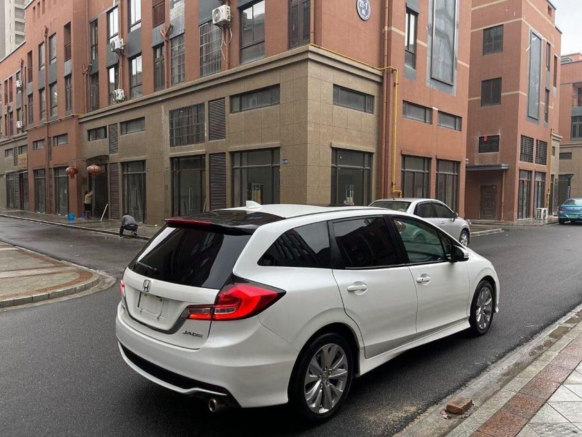 Honda jade 2015