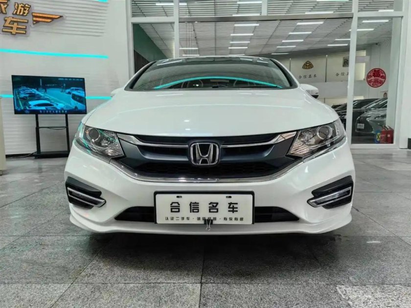 Белая хонда