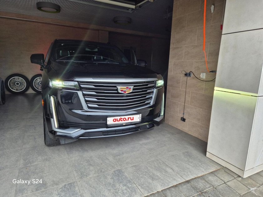 Кадиллак эскалейд v