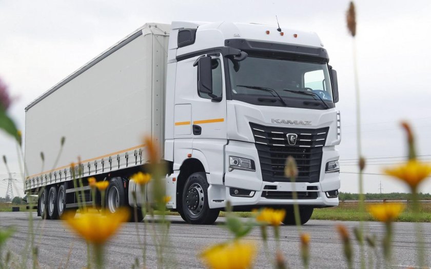 Тягач КАМАЗ-54901