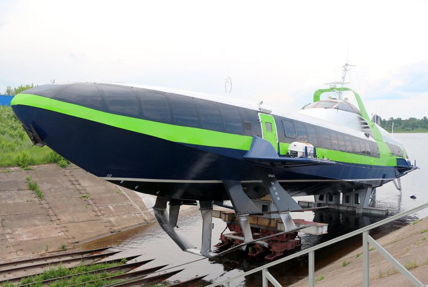 Судно Комета 120м