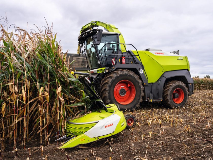 Кормоуборочный комбайн claas