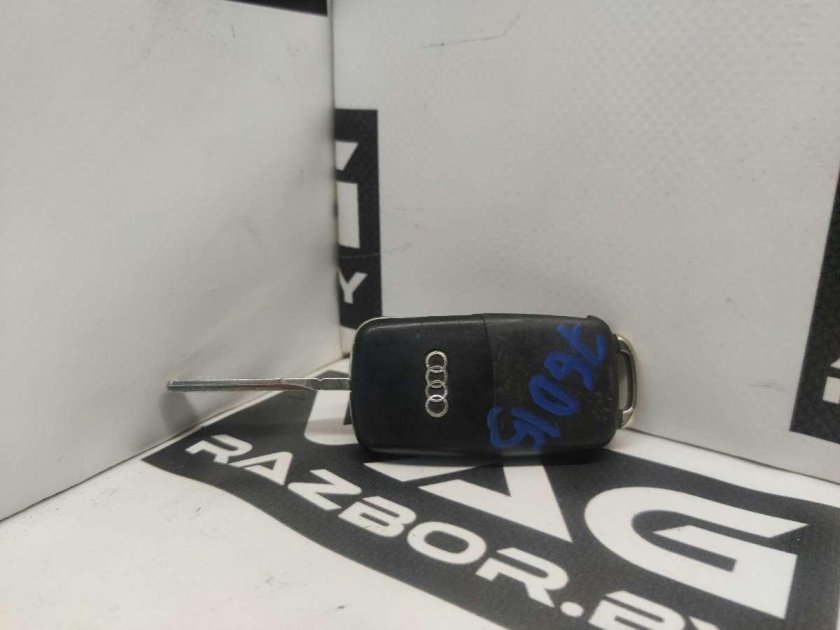 Заглушка буксировочного крюка переднего бампера Ауди q7