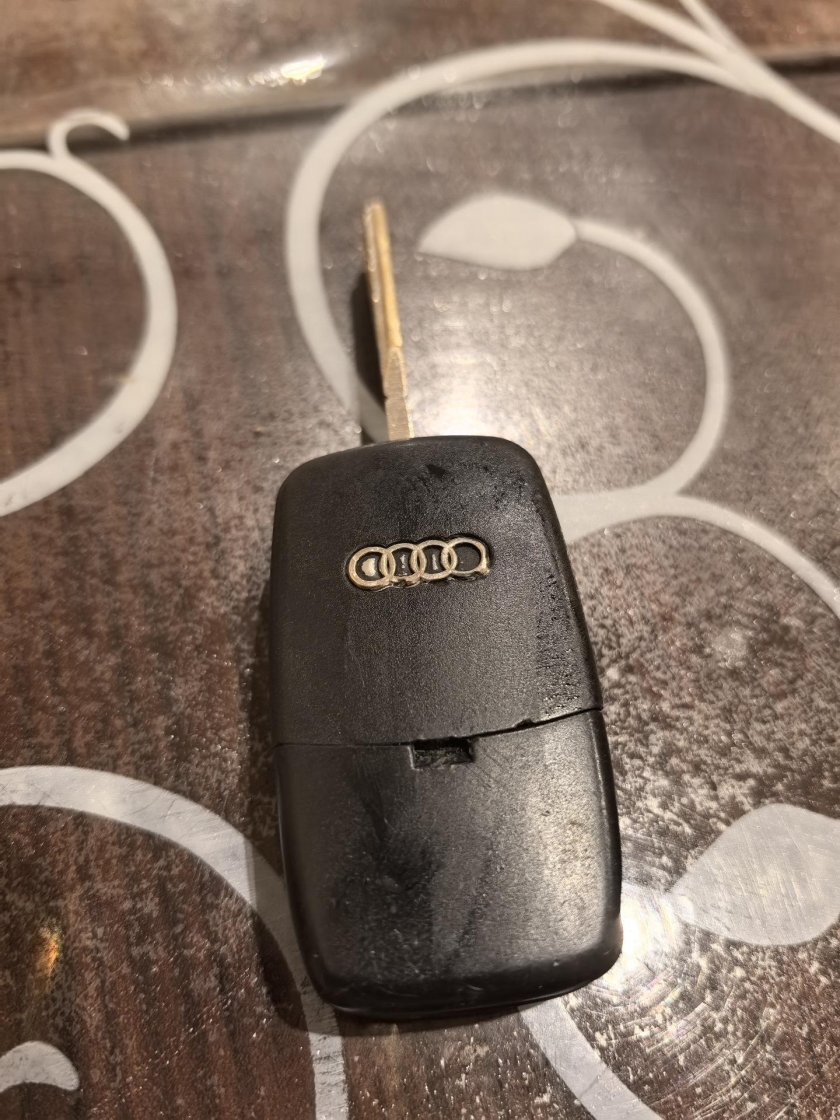 Ключ замка зажигания на ауди а4 2007