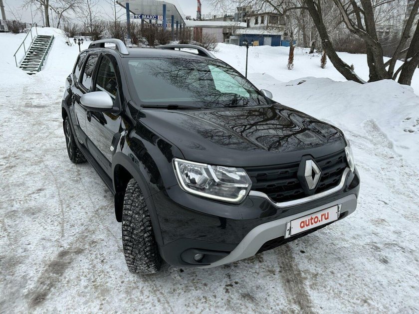 Черный рено дастер