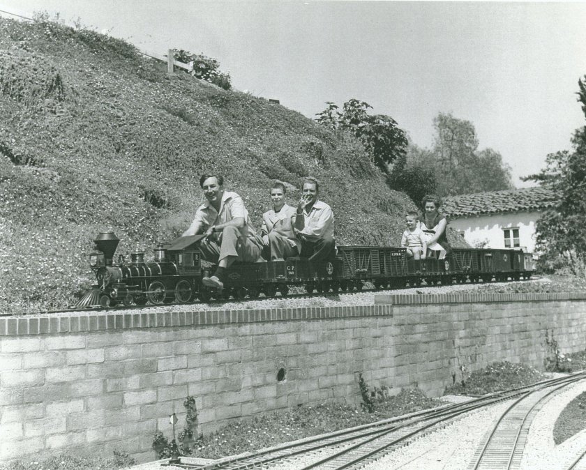 Уолт Дисней железная дорога