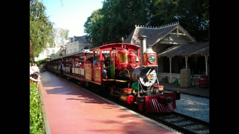 Диснейленд Париж паровозик