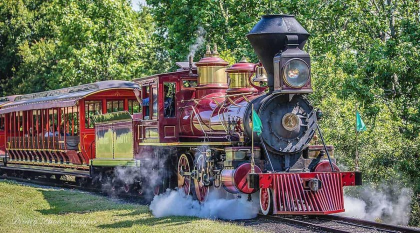 Диснейленд паровоз