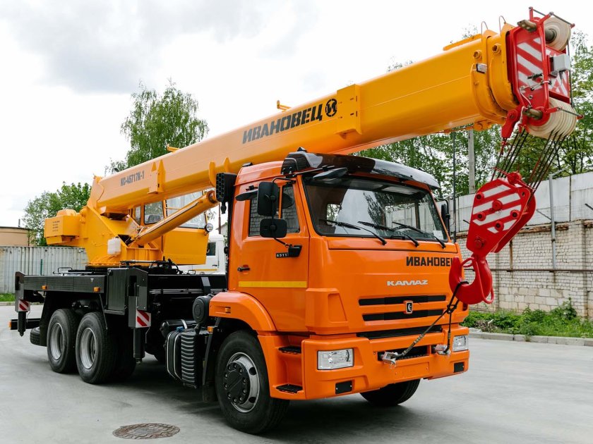 Автокран Ивановец КС 45717