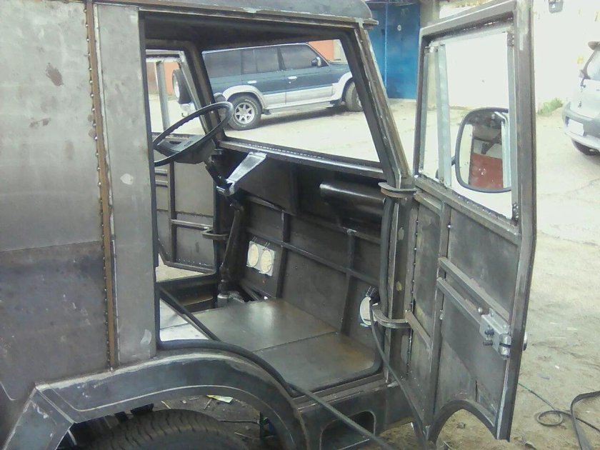 Обшивка двери КАМАЗ 65115