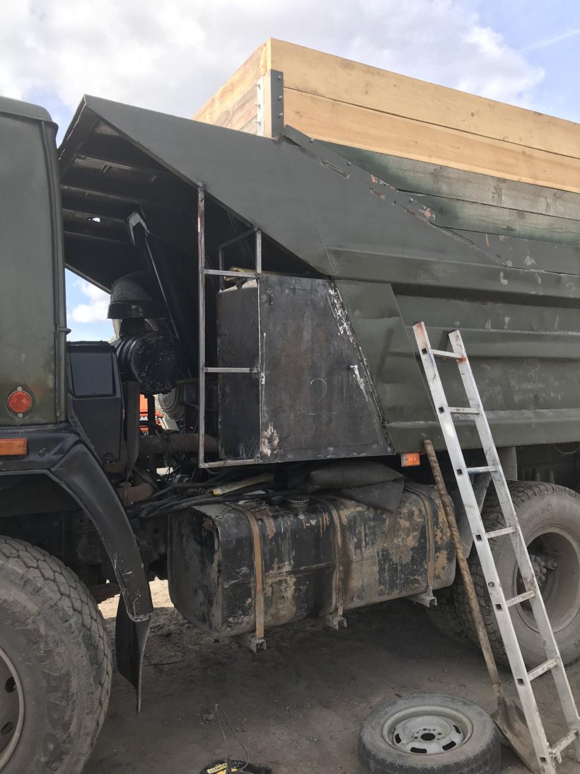 Инструментальный ящик КАМАЗ 55111 самосвал