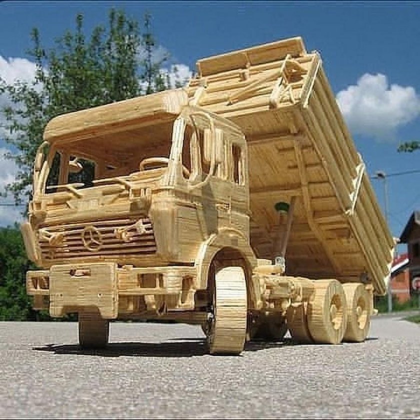 Деревянный грузовик