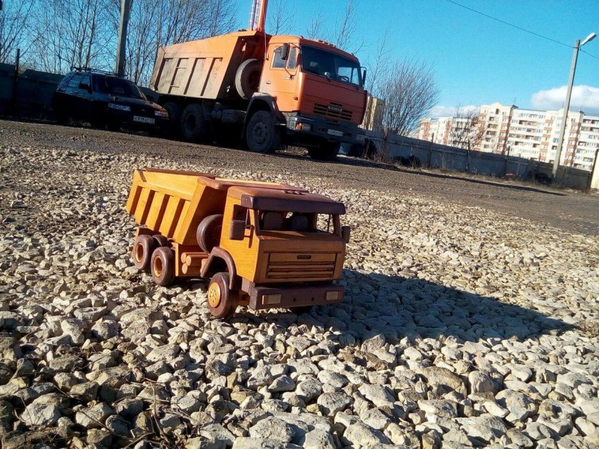 Деревянный КАМАЗ