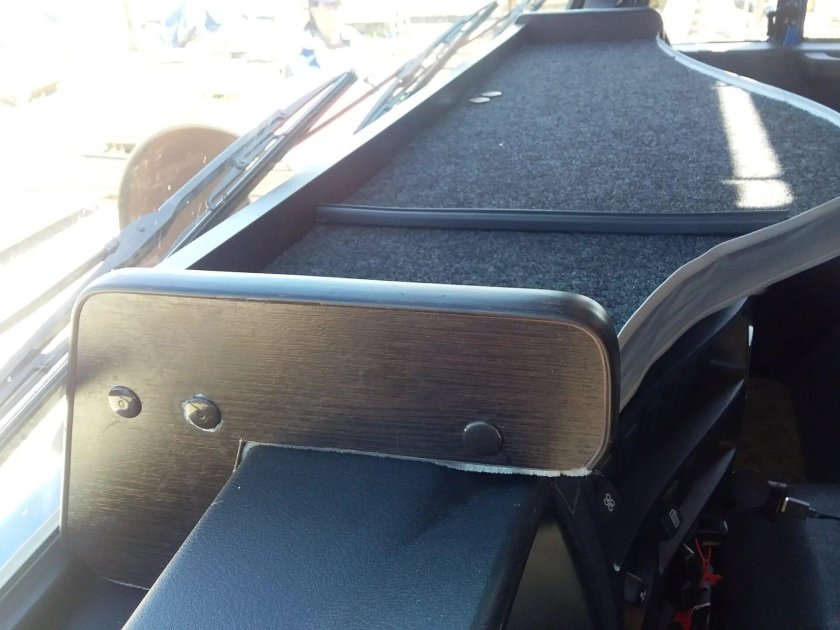 Полка под магнитолу КАМАЗ 65115