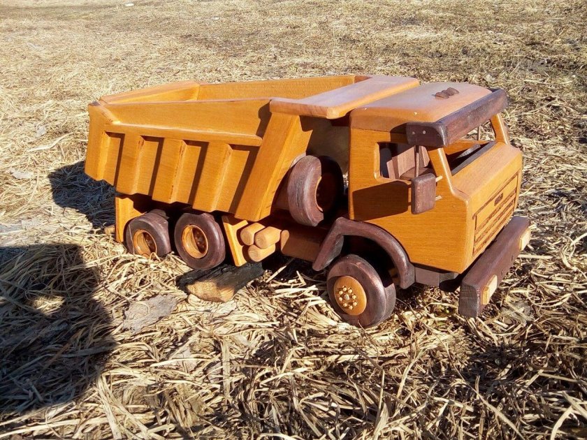 КАМАЗ из дерева 5350