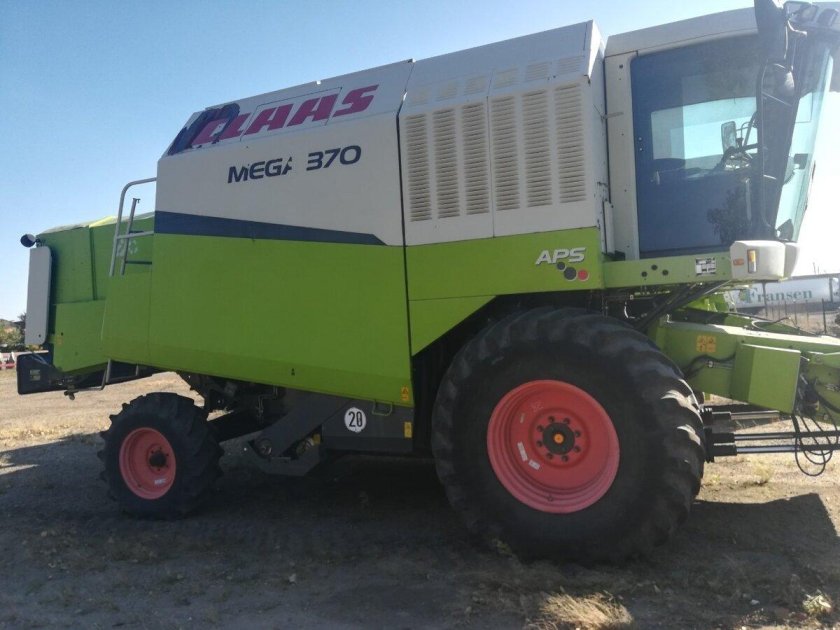 Комбайн CLAAS Mega