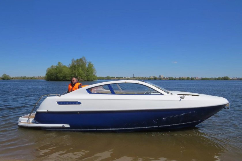 Катер Сириус 25