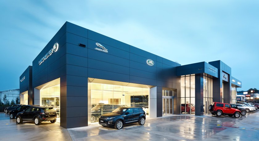 Автосалон снаружи